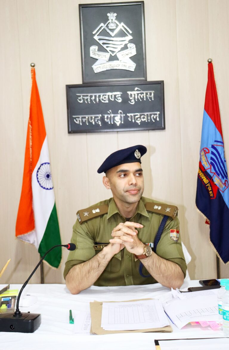 वरिष्ठ पुलिस अधीक्षक महोदय पौड़ी श्री लोकेश्वर सिंह द्वारा आपराधिक गतिविधियों पर अकुश लगाने हेतु,आदतन अपराधियों की निगरानी करने और भविष्य में आपराधिक गतिविधियों पर अंकुश लगाए जाने तथा अवैध गतिविधियों में संलिप्त आदतन अपराधियों के विरुद्ध कठोर कार्यवाही