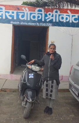 स्कूटी वापस पाकर डॉक्टर ने पौड़ी पुलिस का आभार जताया
