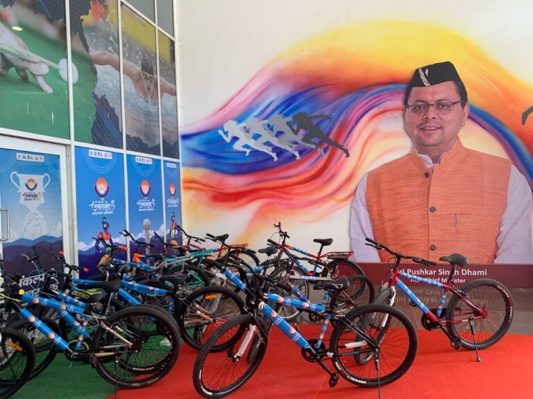 उत्तराखंड सरकार के प्रयासों से 38वें राष्ट्रीय खेल को और अधिक पर्यावरण-अनुकूल और स्वास्थ्यप्रद बनाने के लिए महाराणा प्रताप स्पोर्ट्स कॉम्प्लेक्स में कोर टीम, वॉलंटियर और दर्शकों के लिए साइकिल सुविधा उपलब्ध कराई गई