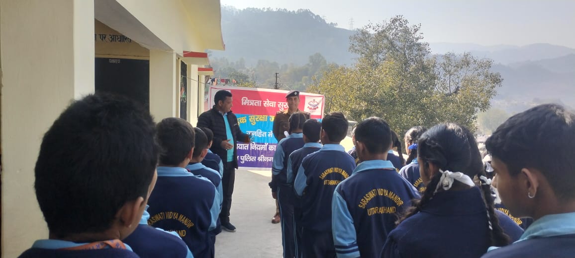 साइबर अपराधों, नशे के दुष्प्रभावों व सड़क सुरक्षा के सम्बन्ध में वृह्द स्तर पर चला रही जागरूकता अभियान