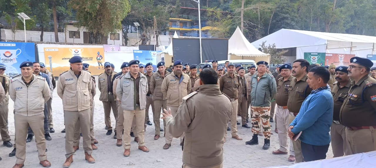 सभी अधिकारी/कर्मचारियों को सतर्क रहकर त्रुटिरहित ड्यूटी करने के दिये सख्त निर्देश