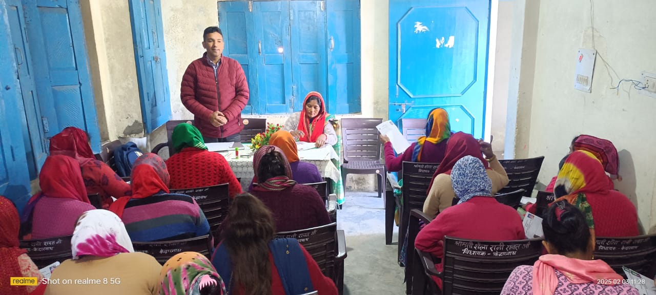 भारतीय स्टेट बैंक ग्रामीण स्वरोजगार प्रशिक्षण संस्थान (आरसेटी) द्वारा विकासखंड अगस्त्यमुनि के बावई गांव में 10 दिवसीय प्रशिक्षण में 35 प्रशिक्षणार्थियों को फूड प्रोसेसिंग का प्रशिक्षण दिया जा रहा है।