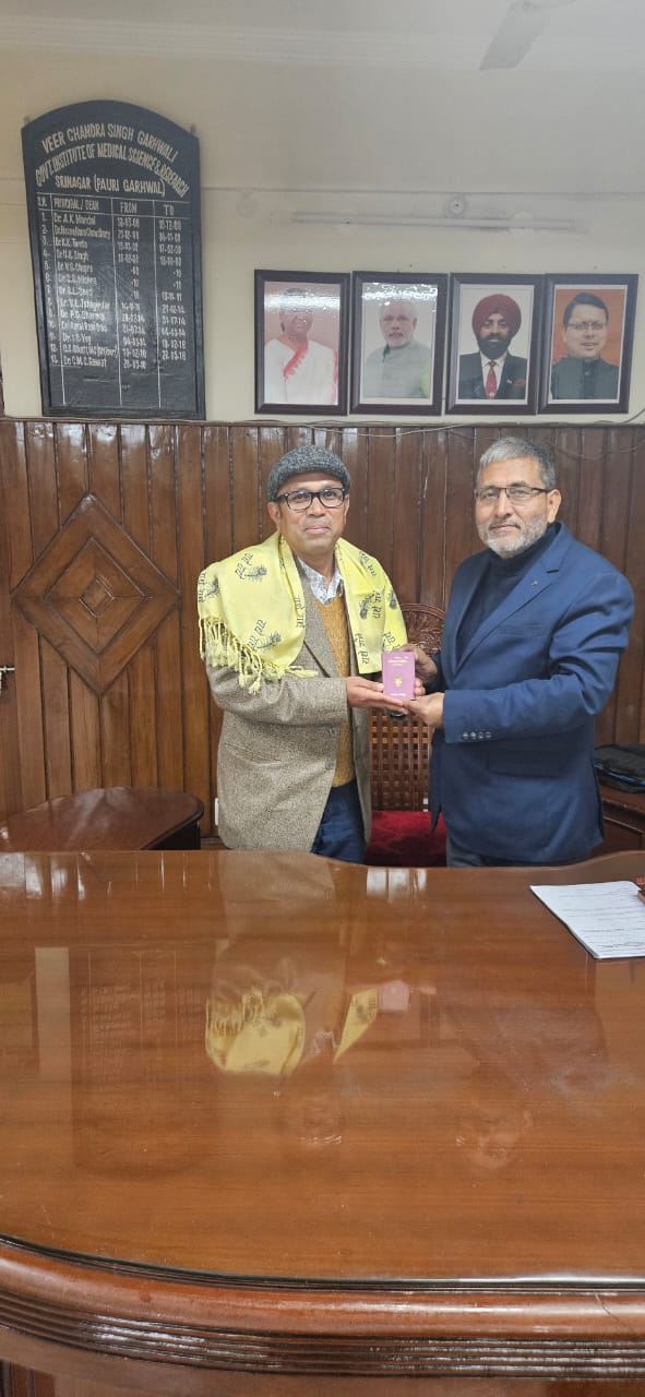 बोले, प्राचार्य सरल व सुगम चिकित्सक डॉ. गुंसाई मरीजों के हित में रहते हमेशा तत्पर