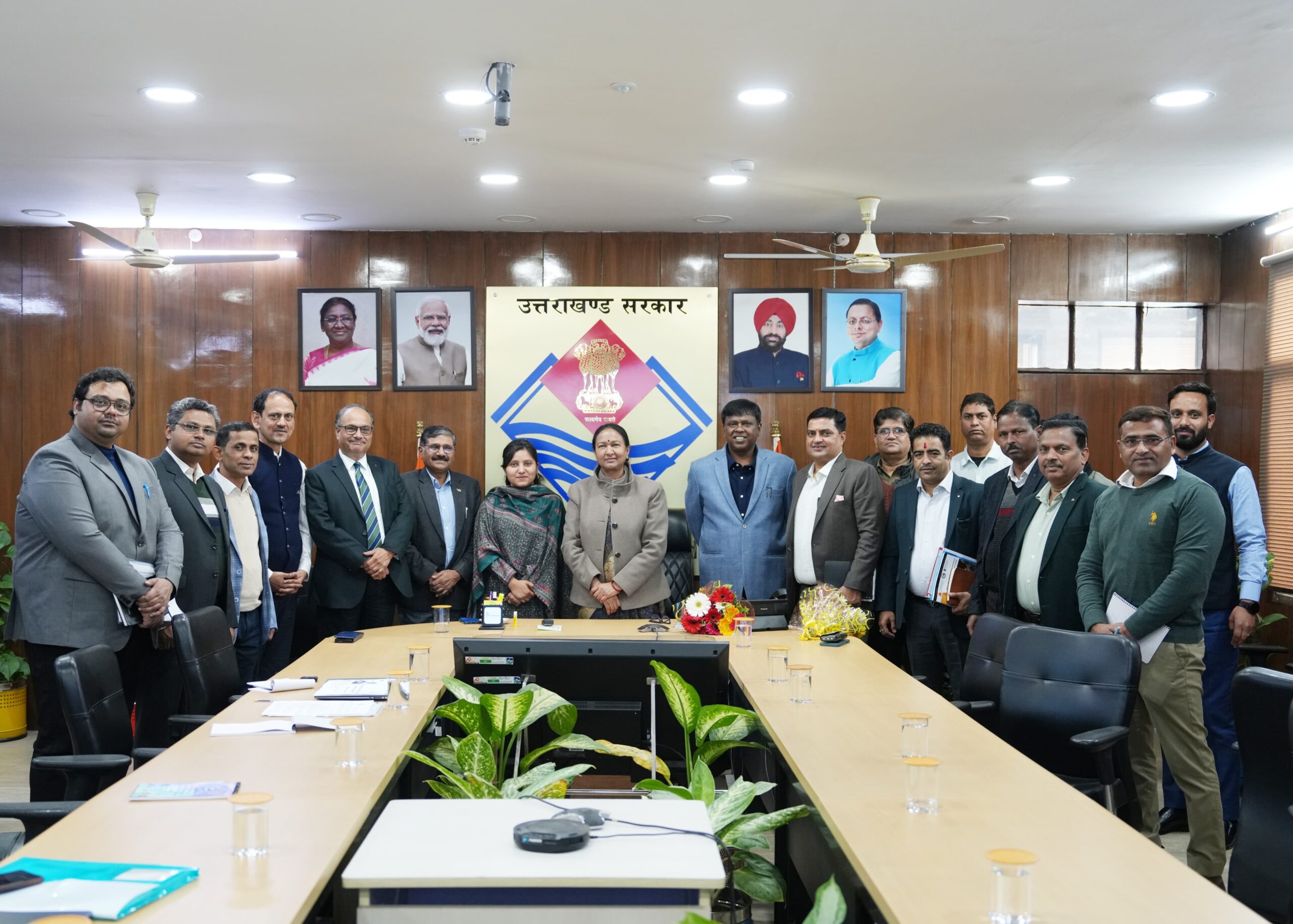 मुख्य सचिव श्रीमती राधा रतूड़ी ने खनन विभाग को भारत सरकार तथा माननीय प्रधानमंत्री जी के विज़न के अनुरूप खनिज संपदा में आत्मनिर्भरता बनाए रखने हेतु राज्य में खनिज संपदा की खोज के सम्बन्ध में वर्किंग प्लान बनाने के निर्देश दिए हैं |