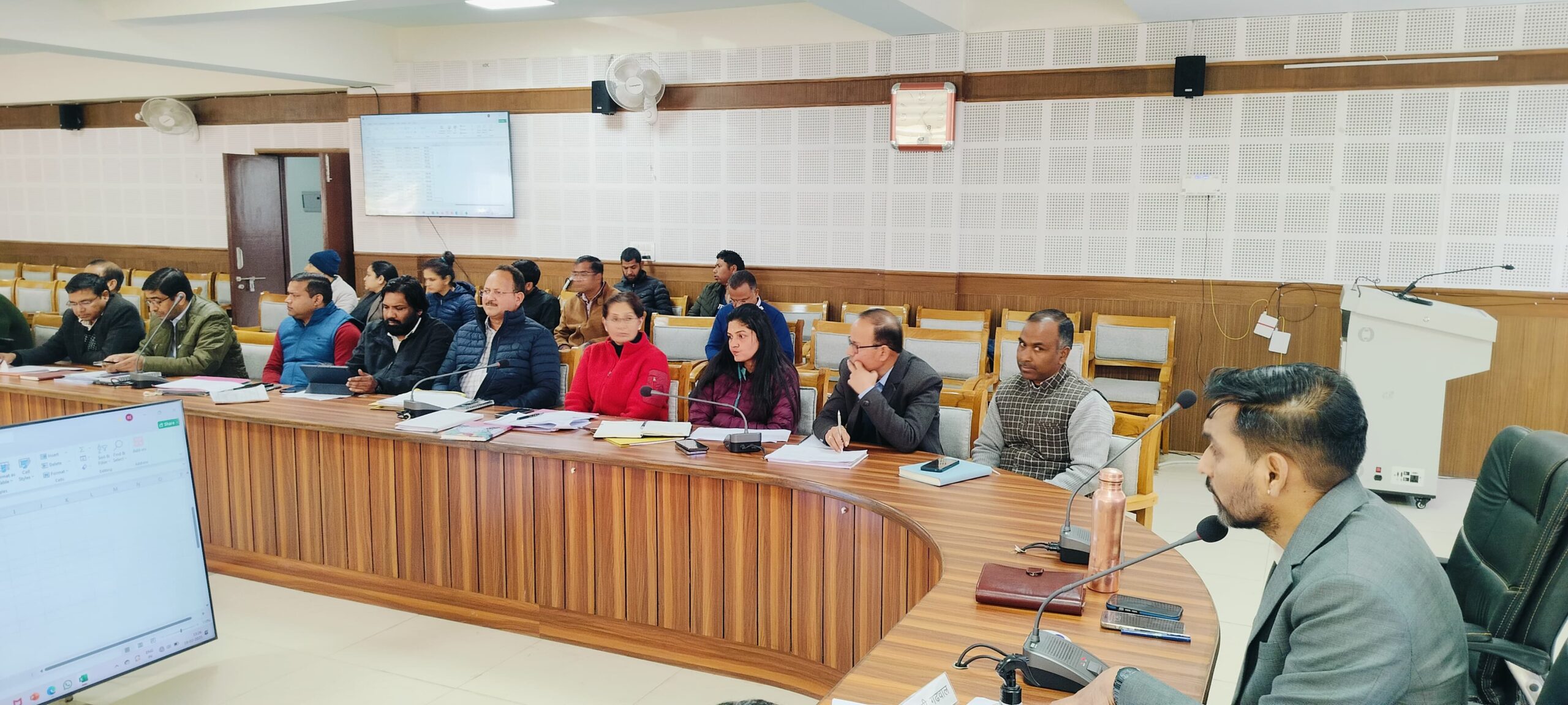 ’आगामी 28 फरवरी तक शत-प्रतिशत वित्तीय प्रगति सुनिश्चित करेंः जिलाधिकारी