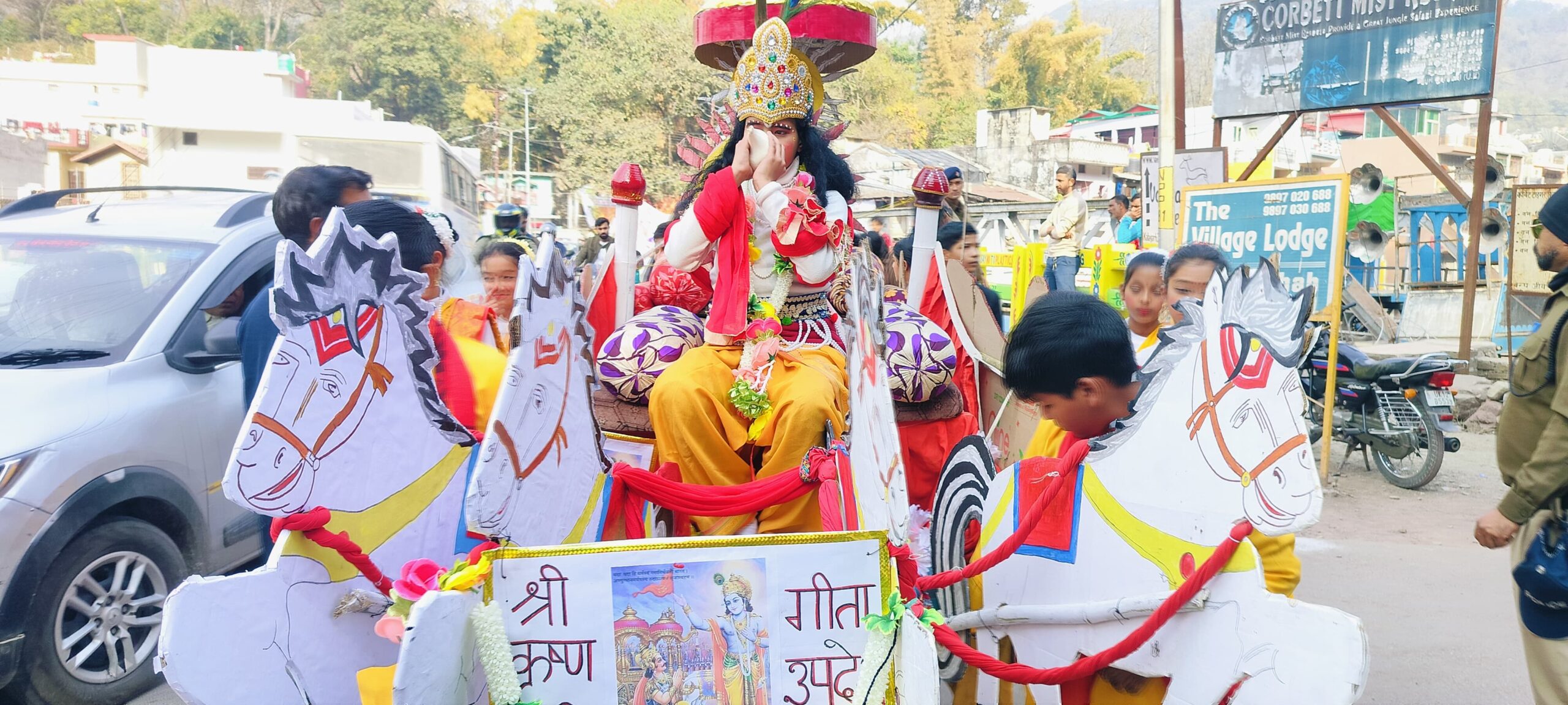 मेले के शुभारंभ पर बच्चों निकाली झांकी