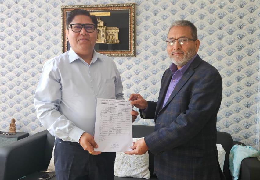 पूर्व प्राचार्य डॉ रावत ने बधाई