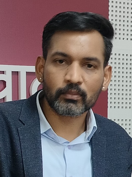 जिलाधिकारी डॉ. आशीष चौहान