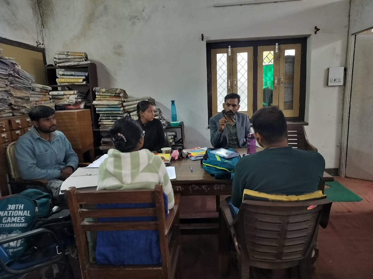 जिलाधिकारी ने किया पुस्तकालय का निरीक्षण, व्यवस्थाओं में सुधार के निर्देश