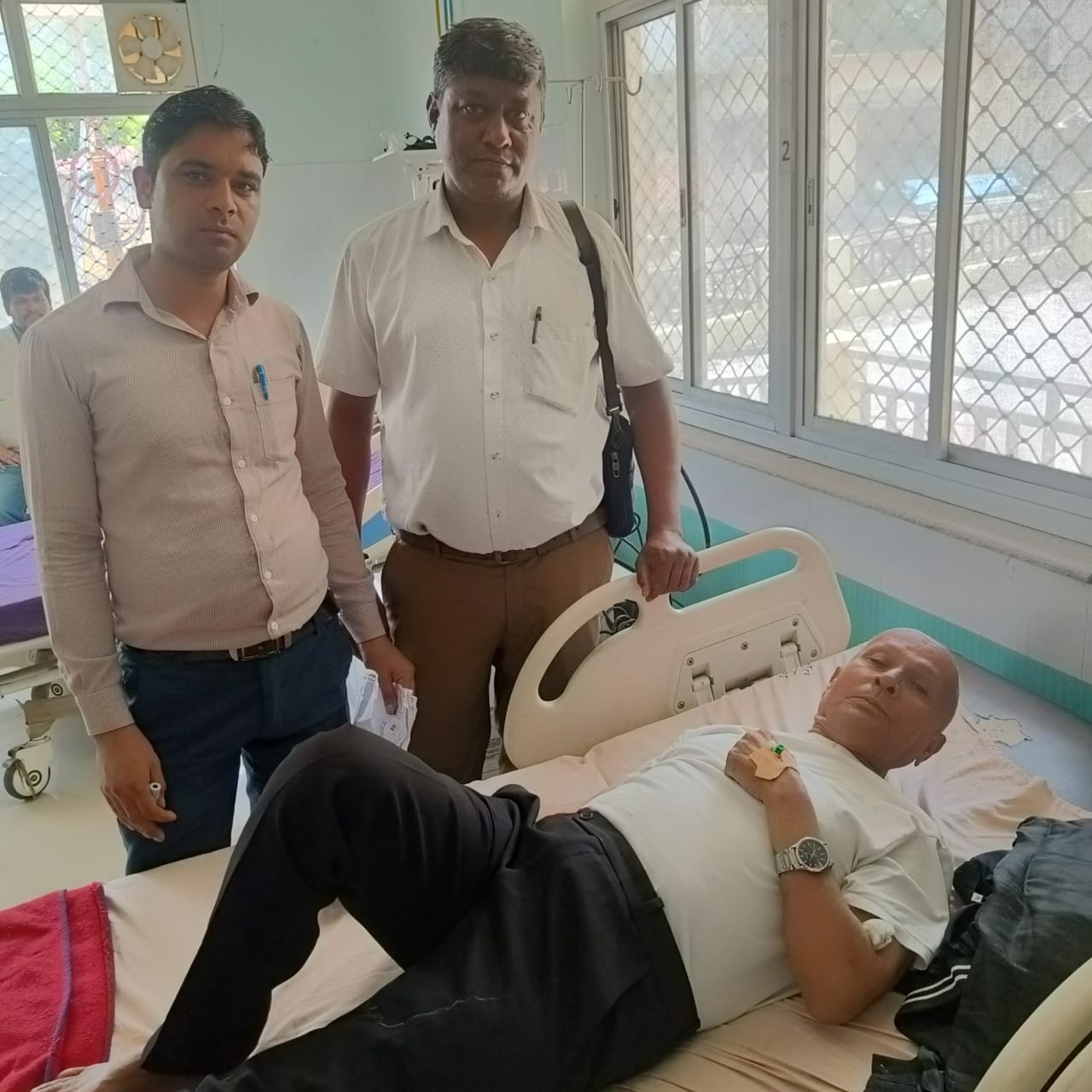 रविवार को परिजन के पहुंचने पर मरीज की स्थिति सामान्य होने पर जताया डॉक्टरों का आभार