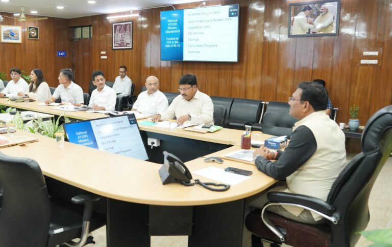 मुख्य सचिव ने कहा कि प्रदेश में आयुर्वेद एवं होम्योपैथी को आम जनमानस तक पहुंचाने के लिए शुरुआत में प्रदेश के 25 आयुष एवं वेलनेस सेंटर को सेंटर ऑफ एक्सीलेंस बनाया जाए।