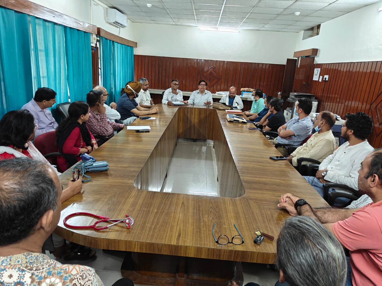 इमरजेंसी वार्ड में मरीज हित में सभी डॉक्टर आपस में बेहतर समन्वय बनाये