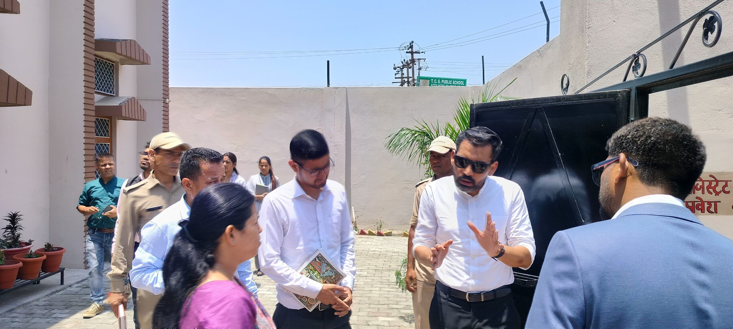 जिलाधिकारी डॉ. आशीष चौहान ने सोमवार को कोटद्वार क्षेत्र के अंतर्गत विभिन्न स्थलों का स्थलीय निरीक्षण किया।