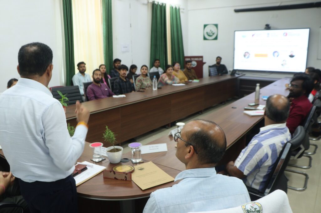 गढ़वाल केंद्रीय विश्वविद्यालय ने प्रतिभागियों को सफल स्टार्ट-अप शुरू करने के तरीके के बारे में बुनियादी जानकारी प्रदान करने के लिए एक सत्र आयोजित किया।