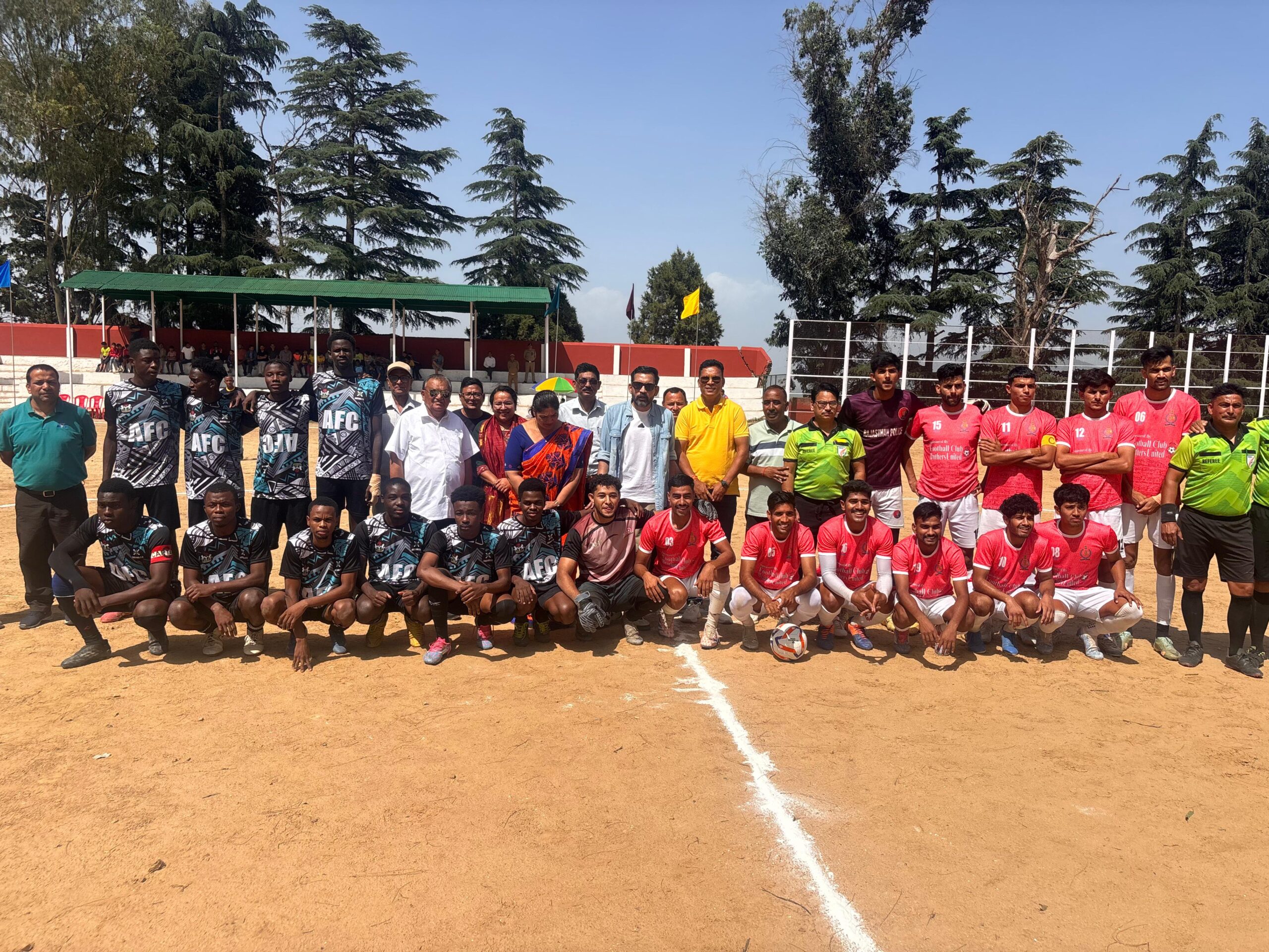 जिलाधिकारी डॉ. आशीष चौहान ने किया खिलाड़ियों का उत्साहवर्धन