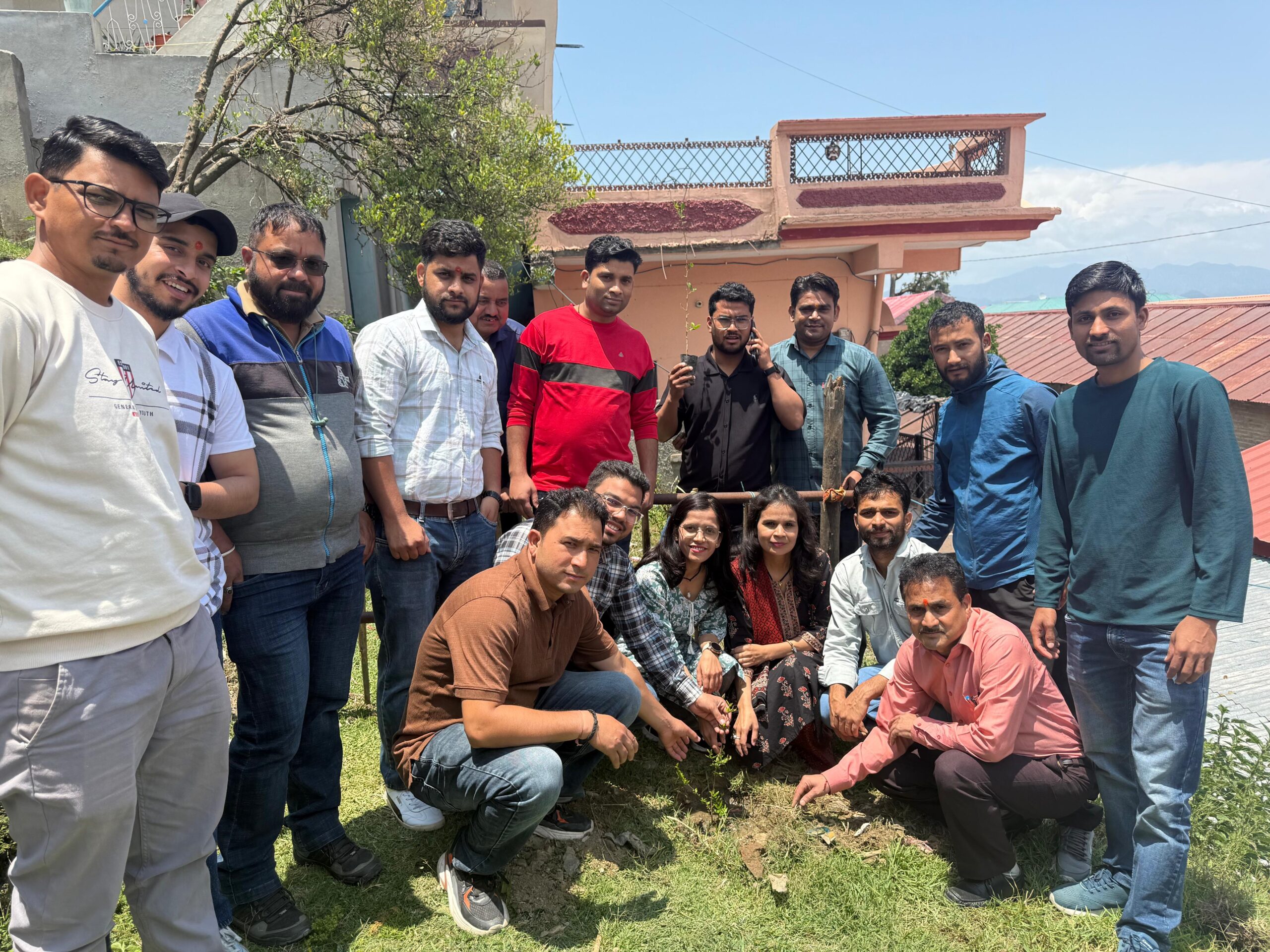 विश्व पर्यावरण दिवस के अवसर पर जिला पंचायत कार्यालय परिसर में कार्य अधिकारी भावना रावत के नेतृत्व में पौधरोपण कार्यक्रम का आयोजन किया गया।