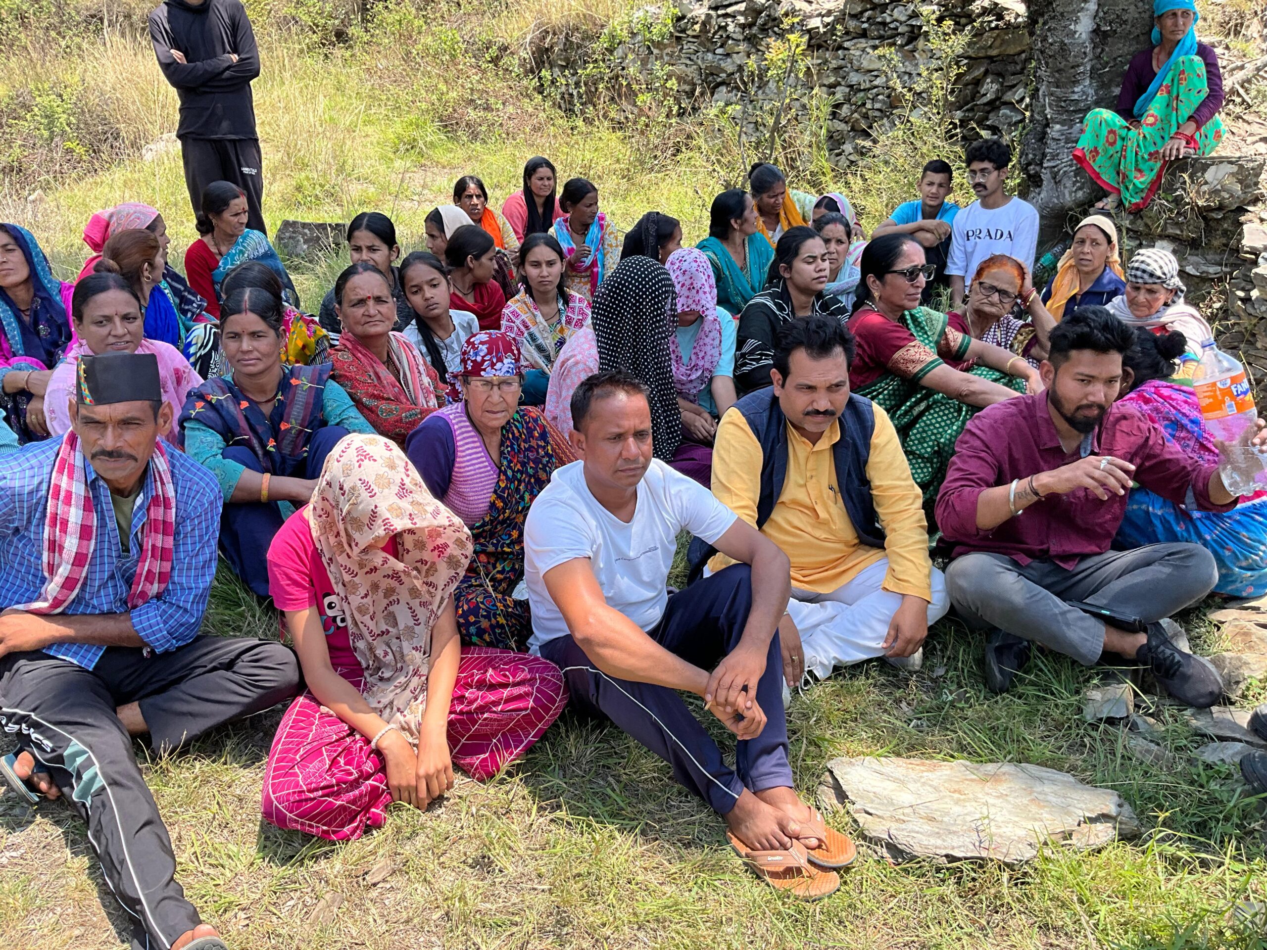 ईष्टवाल ने चेतावनी दी है कि अगर जल्द कार्रवाई नहीं हुई तो ग्रामीण वन विभाग के खिलाफ डीएफओ कार्यालय पर धरना प्रदर्शन करेंगे।