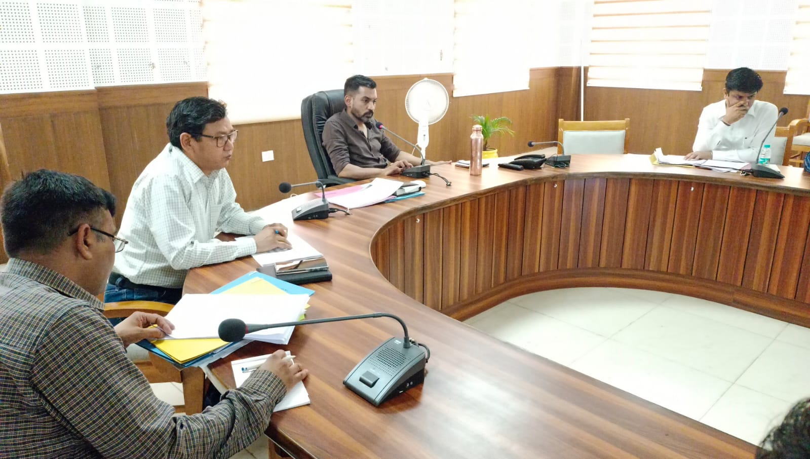 डोर टू डोर कूड़ा संग्रहण, स्लॉटर हाउस संचालन और अतिक्रमण हटाने को लेकर लेटलतीफी पर अधिकारियों को चेतावनी जारी