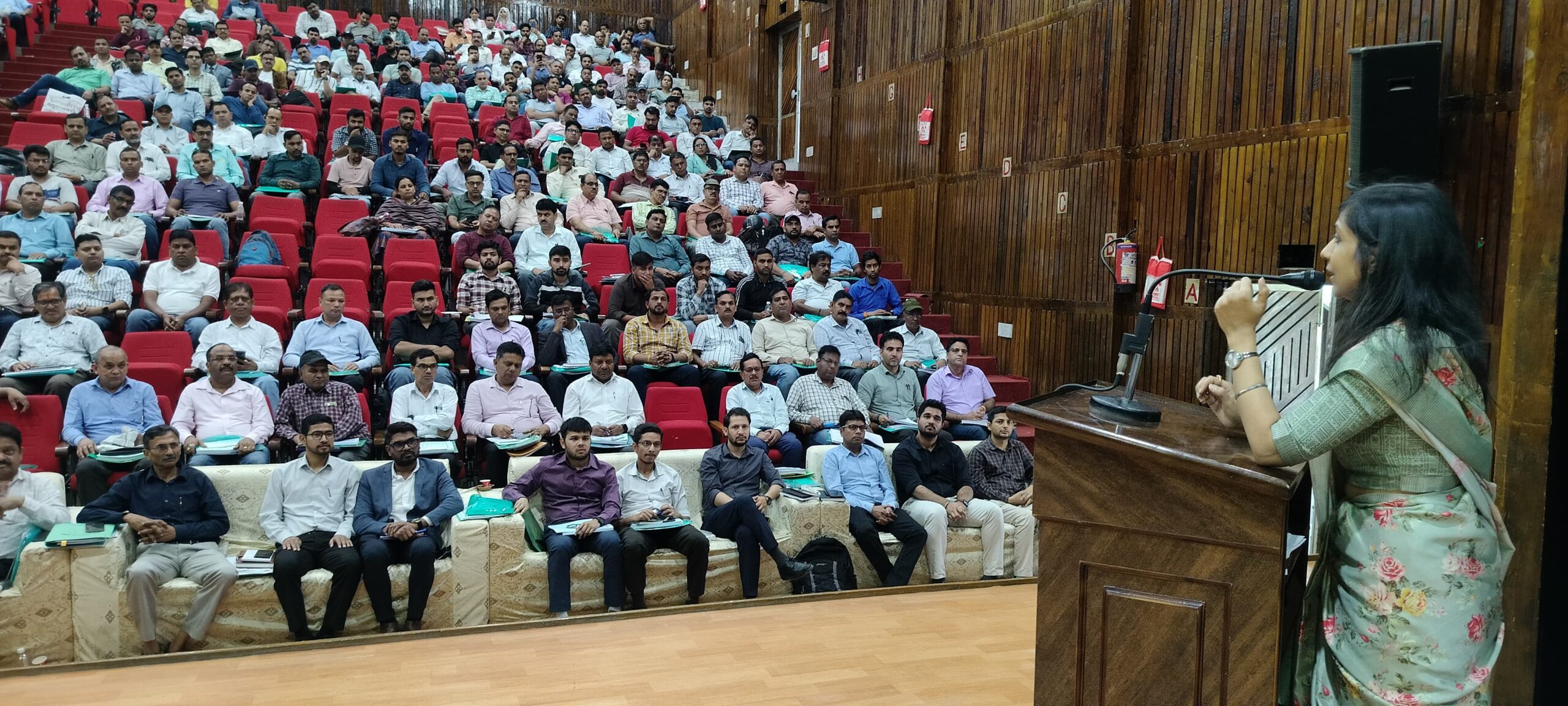 प्रेक्षागृह में आयोजित हुआ त्रिस्तरीय पंचायत चुनाव