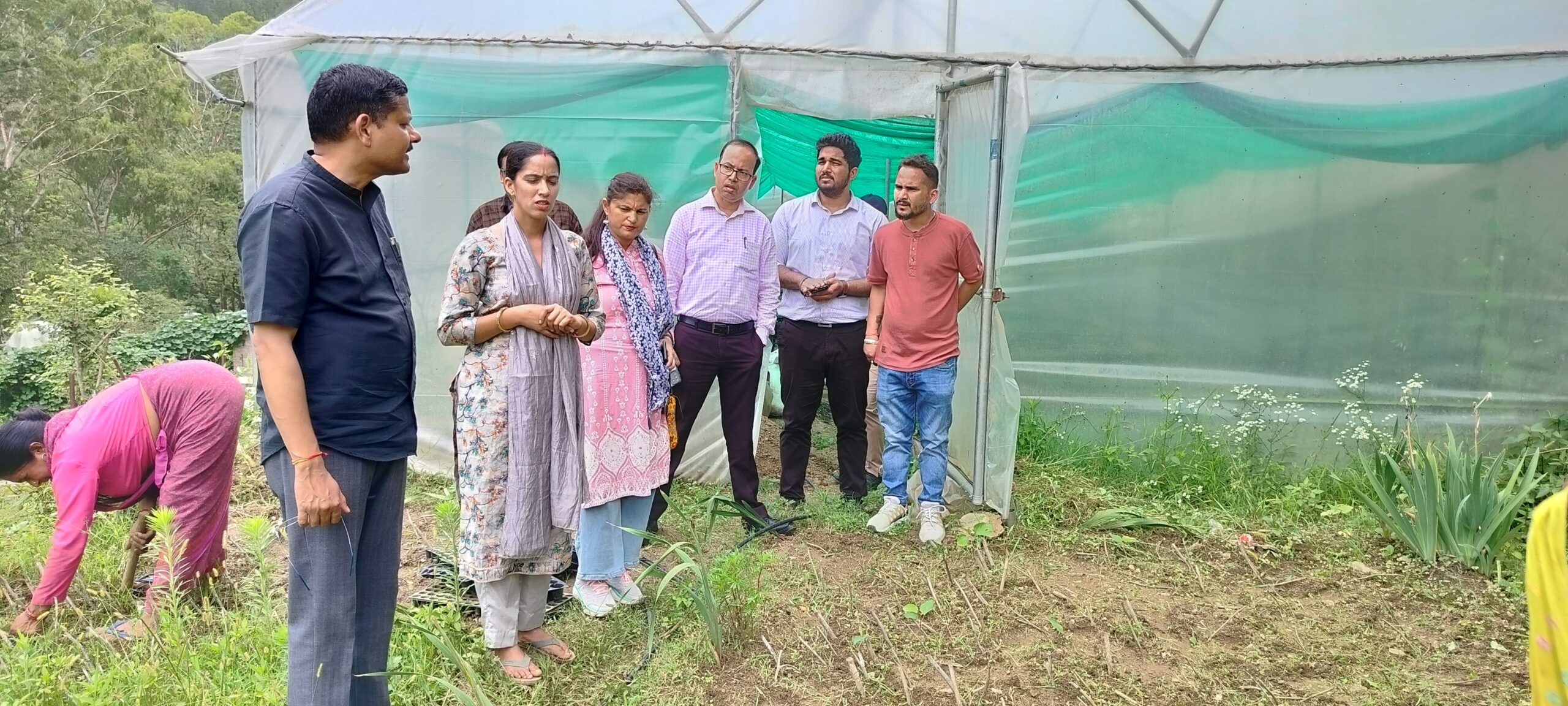 बैंग्वाड़ी की कविता नौडियाल हर माह कमा रही हैं 40 हजार रुपये, पांच महिलाओं को भी दिया रोजगार