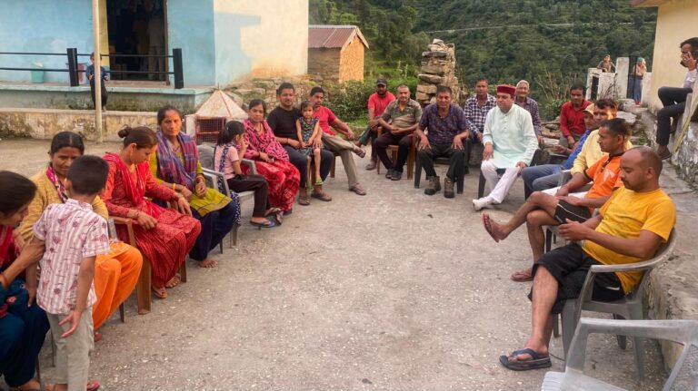 पूर्व ब्लॉक प्रमुख संपत सिंह रावत का जनसंपर्क अभियान