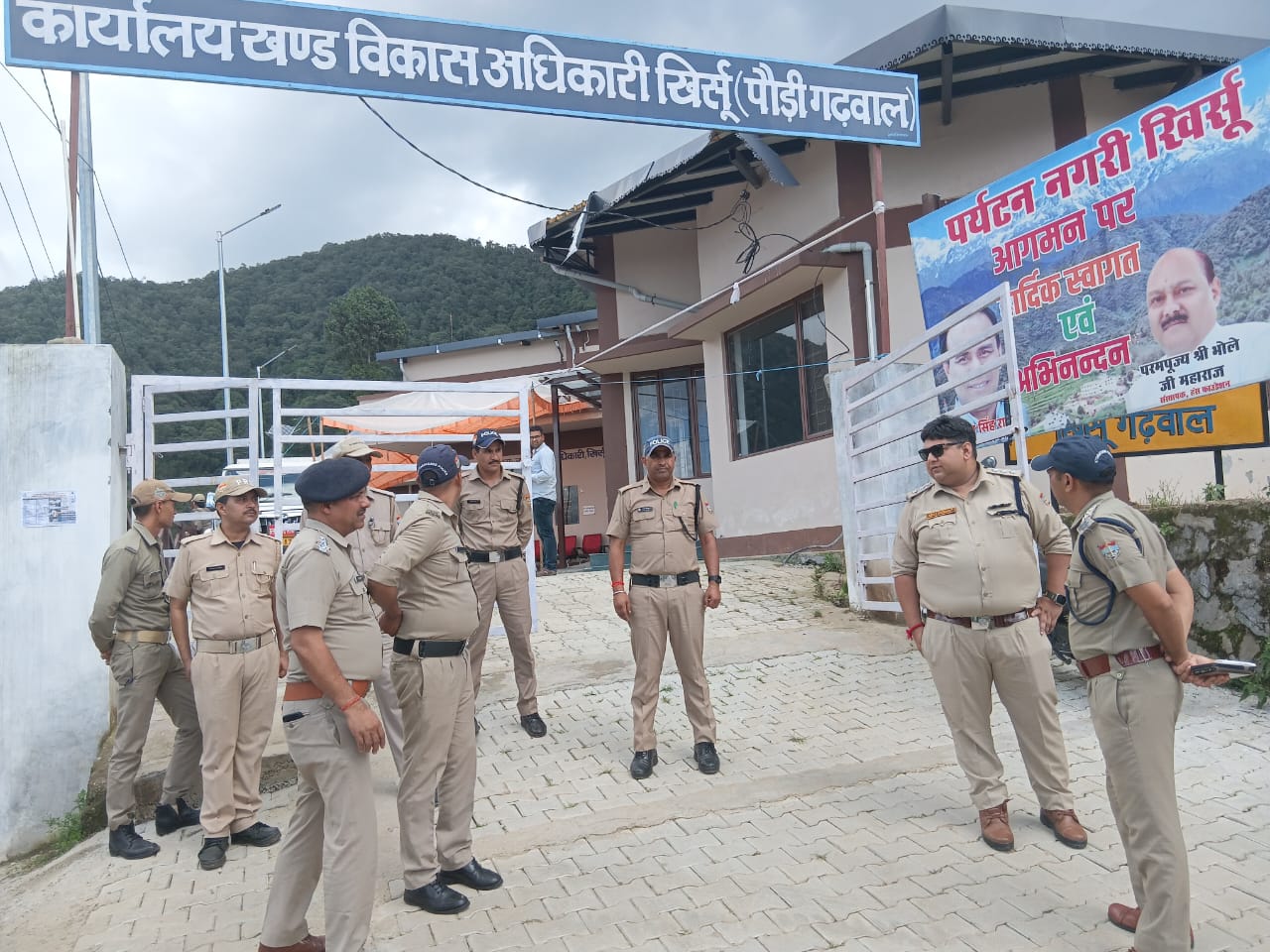 त्रिस्तरीय पंचायत चुनाव के दृष्टिगत नामांकन प्रक्रिया शांतिपूर्ण एवं निर्विघ्न रूप से जारी है।