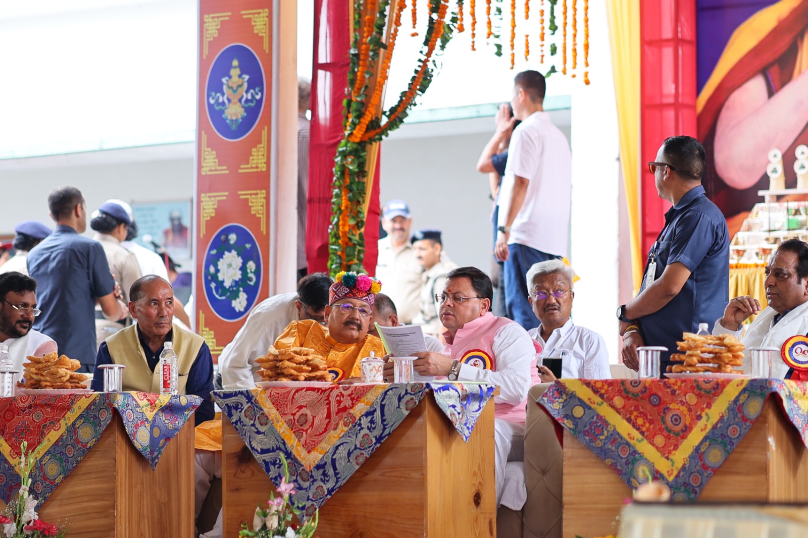 करुणा के जीते-जागते प्रतीक हैं पूज्य दलाई लामा: महाराज