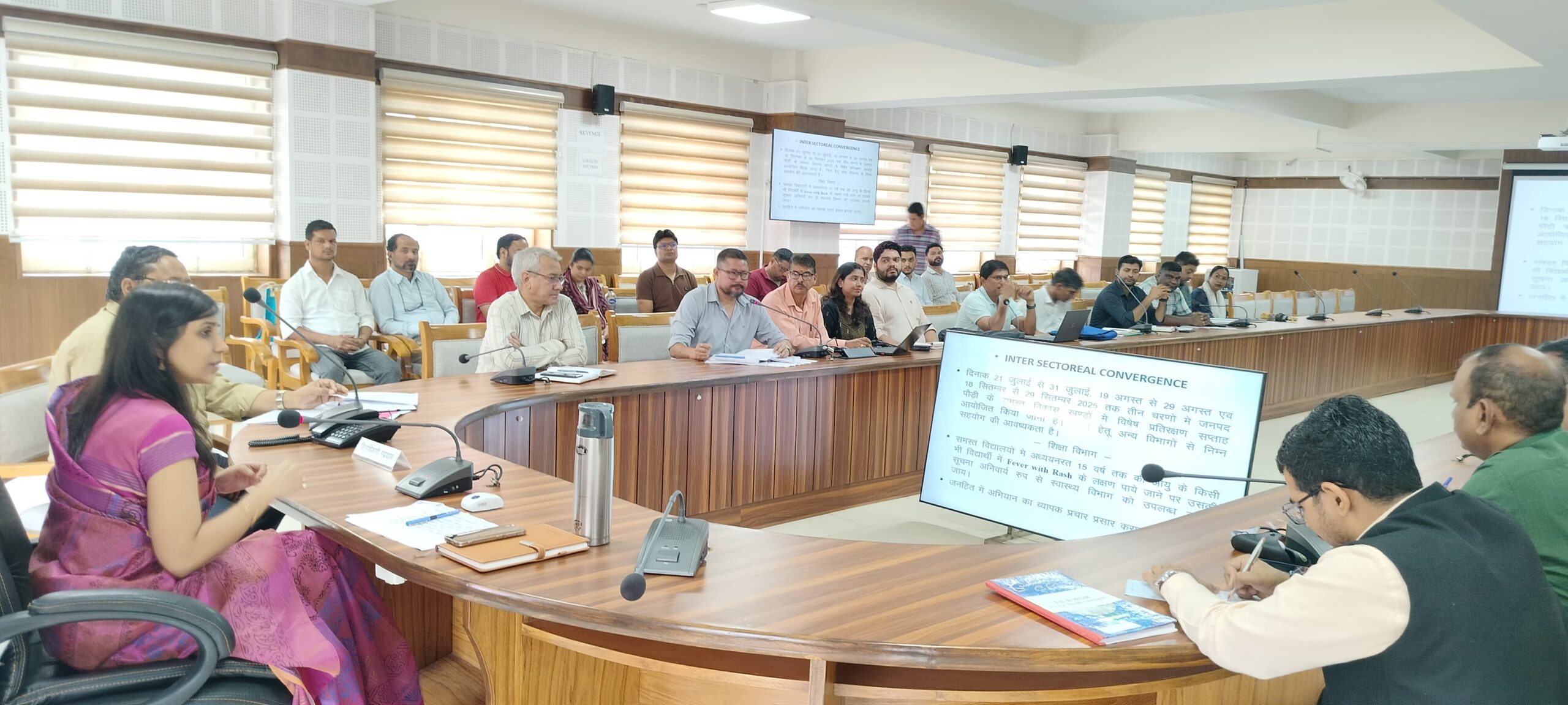 जिलाधिकारी ने ली बैठक, टीबी मुक्त जिला बनाने हेतु विस्तृत स्तर पर परीक्षण और उपचार के निर्देश