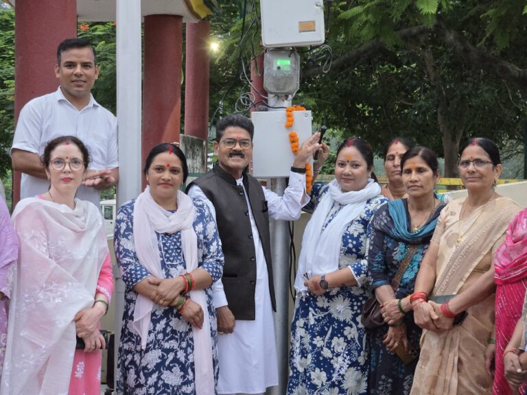 पराग डेयरी से गौशाला तक पौड़ी रोड हुई प्रकाश मय