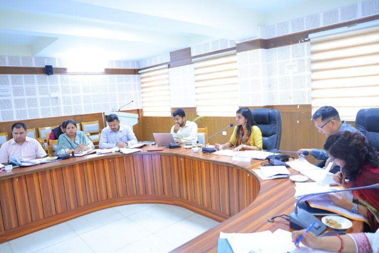 नियम विरुद्ध भूमि खरीदने वाले बाहरी व्यक्तियों पर होगी कार्रवाई