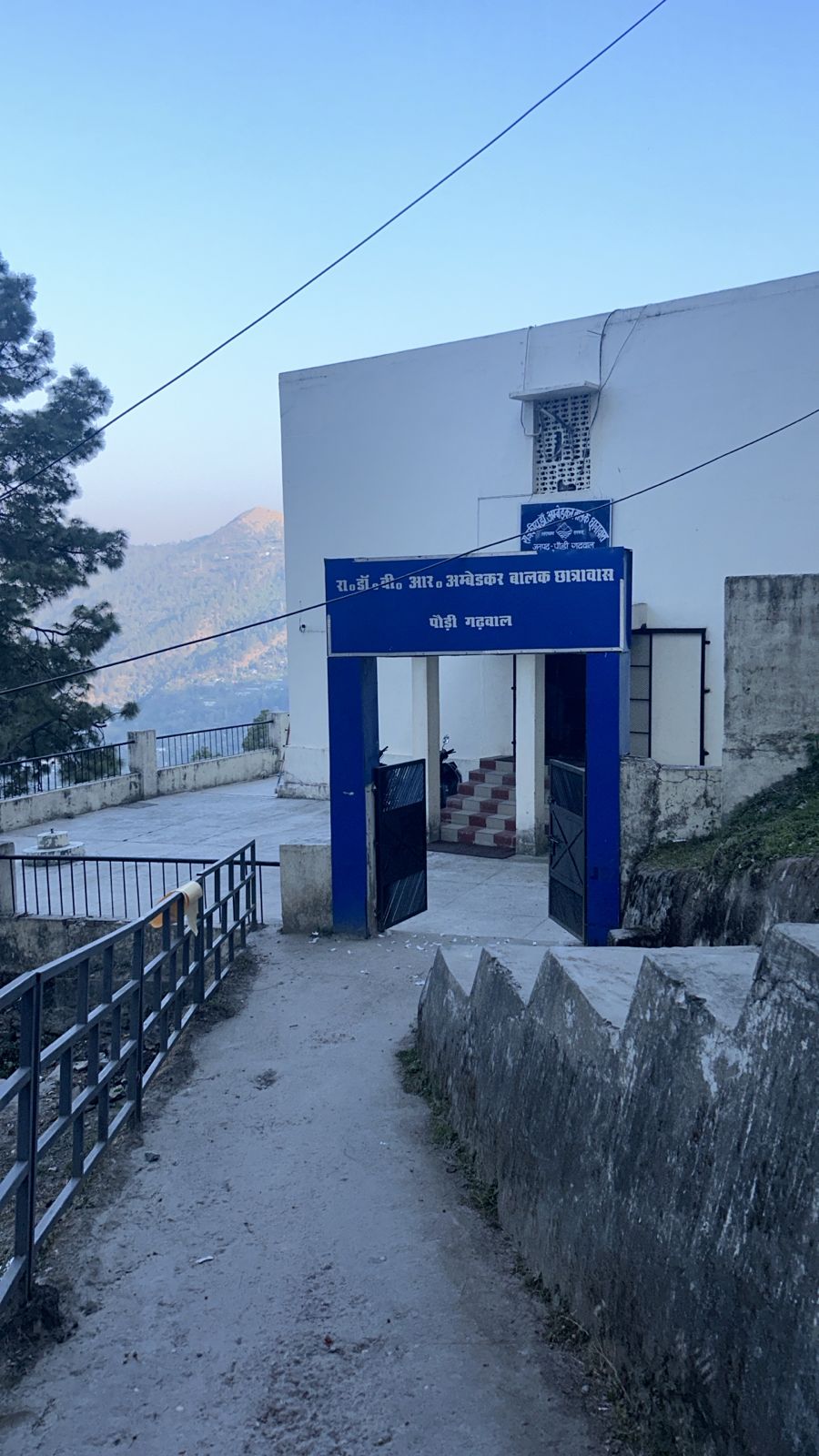 समाज कल्याण विभाग द्वारा संचालित राजकीय डॉ. भीमराव अंबेडकर अनुसूचित जाति बालक छात्रावास से शिक्षा प्राप्त कर रहे चार छात्रों ने अलग-अलग क्षेत्रों में उल्लेखनीय सफलता हासिल कर जिले और विभाग का नाम रोशन किया है।