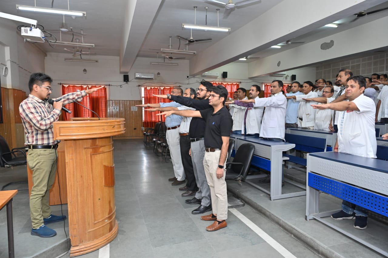 अस्पताल के डॉक्टर, नर्सिंग अधिकारी एवं कर्मचारियों ने लिया संकल्प