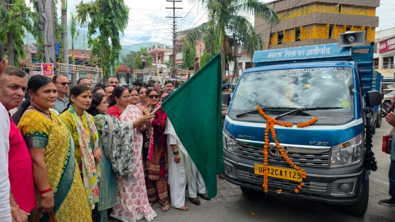 "स्वच्छ श्रीनगर की ओर एक और कदम — नए कूड़ा वाहन और डोर-टू-डोर व्यवस्था से शहर होगा चमकदार