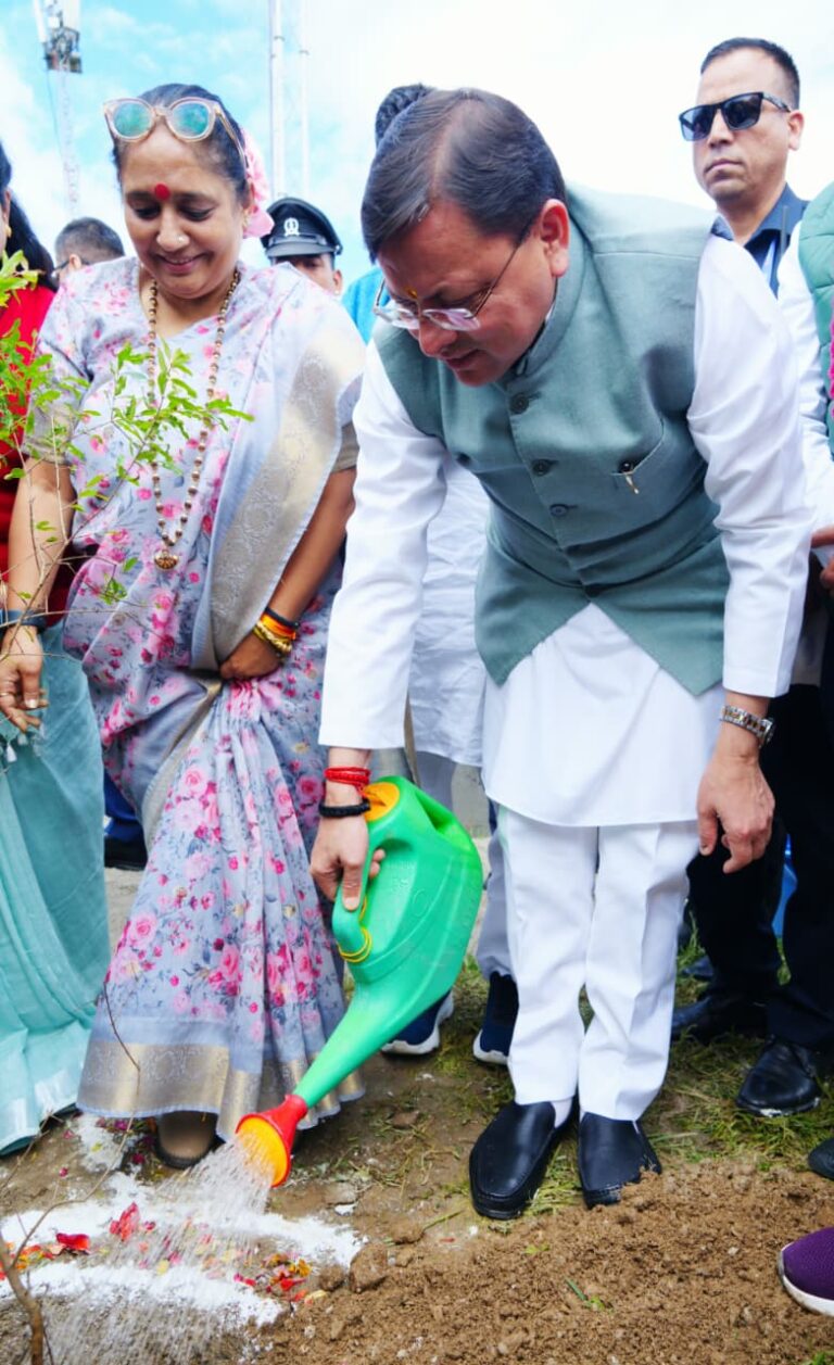 गैरसैंण (भराड़ीसैंण) में “एक पेड़ माँ के नाम” अभियान के तहत पौधा रोपण किया।