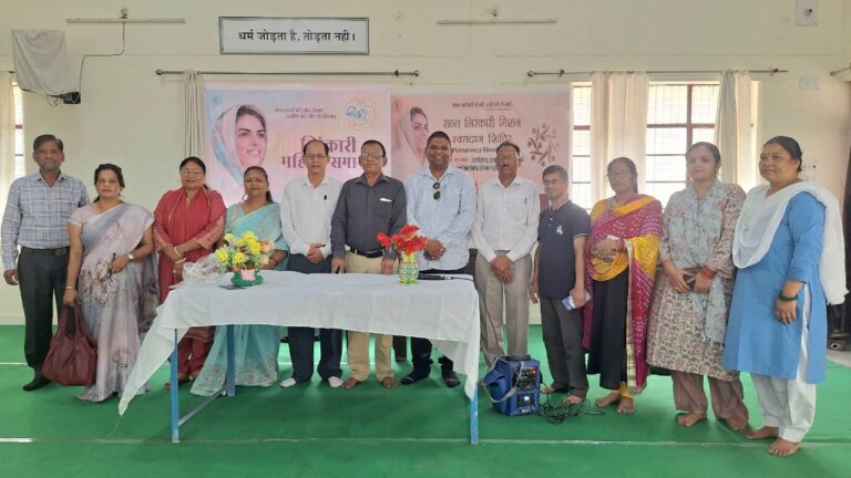 त निरंकारी मिशन द्वारा आयोजित पत्रकार वार्ता के अवसर पर श्रीनगर नगर निगम के सभी 40 पार्षदों को सम्मानित किया गया।