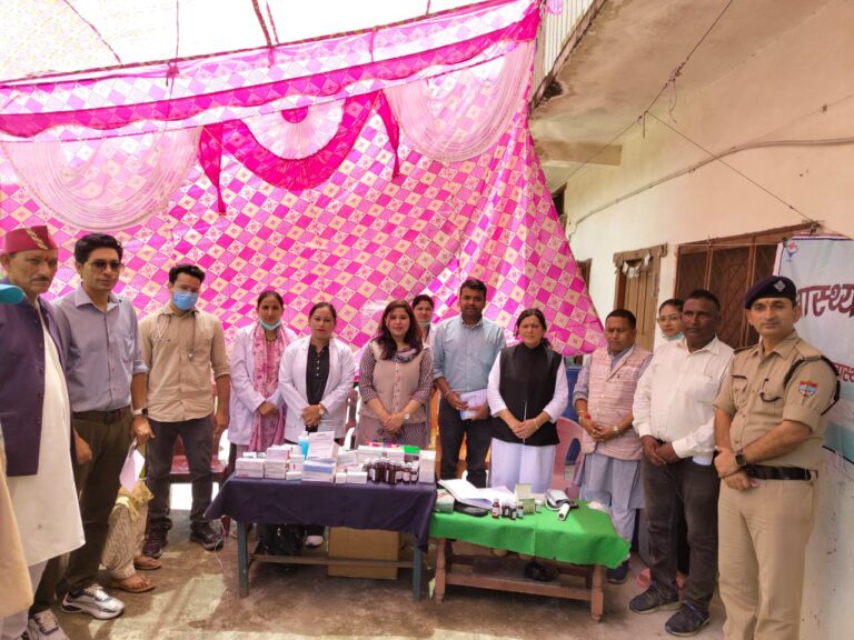 पाबो क्षेत्र में आपदा पीड़ितों को विधिक सेवाओं की जानकारी व राहत सामग्री वितरित