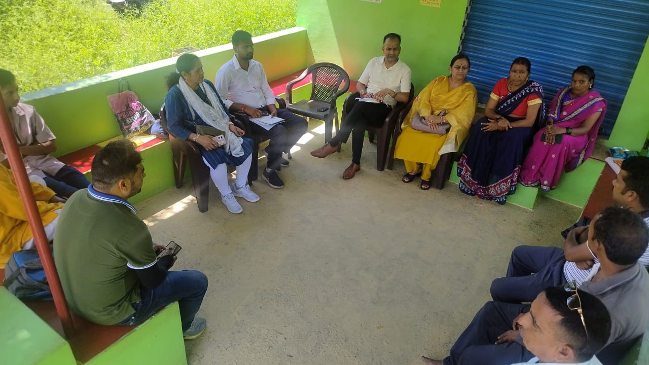 जिला कार्यक्रम अधिकारी देवेंद्र थपलियाल की अध्यक्षता में “सरकार जनता के द्वार” कार्यक्रम का आयोजन विकासखण्ड कलजीखाल के ग्राम कुण्ड में किया गया।