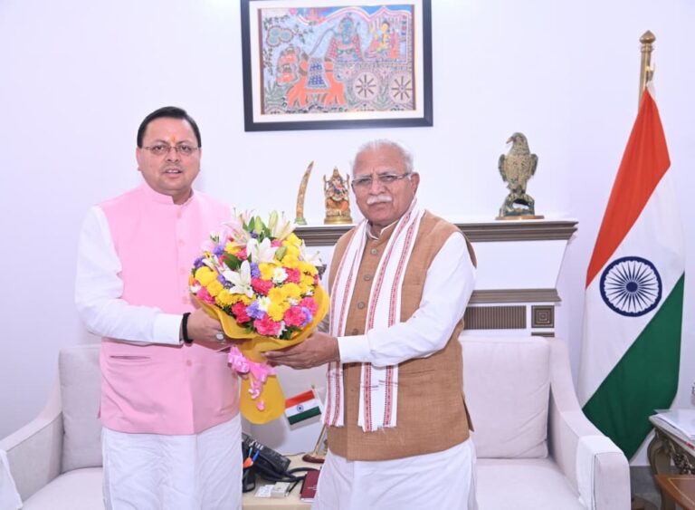 उत्तराखण्ड के मुख्यमंत्री श्री पुष्कर सिंह धामी ने आज नई दिल्ली में केंद्रीय विद्युत मंत्री श्री मनोहर लाल खट्टर से भेंट की और राज्य के लिए कई महत्वपूर्ण विषयों पर चर्चा की।