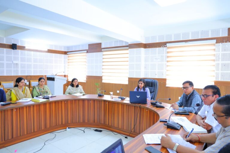 स्वच्छता ही सेवा पखवाड़ा : 16 सितंबर को विकास दिवस, जिलाधिकारी ने विभागों को दिये निर्देश