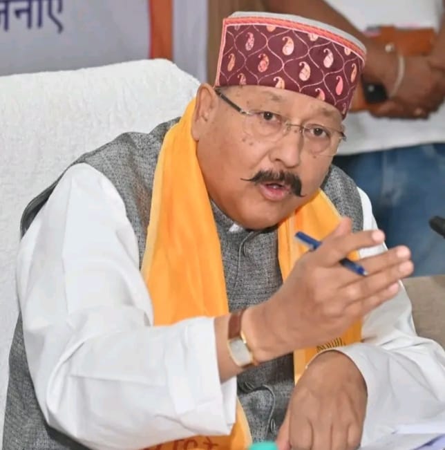 लोनिवि मंत्री के निर्देश के बाद क्षतिग्रस्त सड़कों-पुलों की मरम्मत का काम शुरू