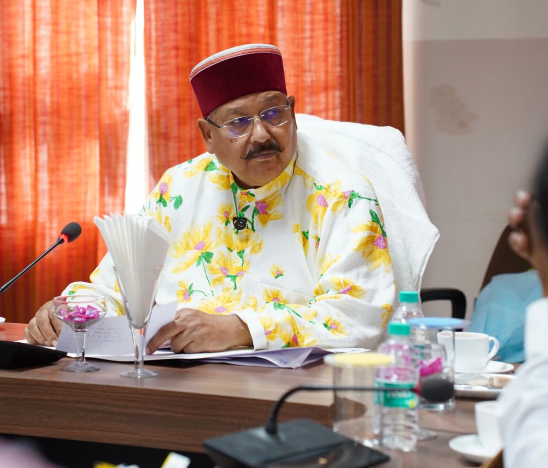 प्रदेश के कैबिनेट मंत्री और चौबट्टाखाल विधायक सतपाल महाराज ने जिलाधिकारी पौड़ी और वन विभाग के अधिकारियों से बात कर एकेश्वर व पोखड़ा ब्लॉक के गुलदार प्रभावित गांव में गुलदार को पकड़ने के लिए पर्याप्त संख्या में तत्काल पिंजरे लगाने के निर्देश दिए हैं।