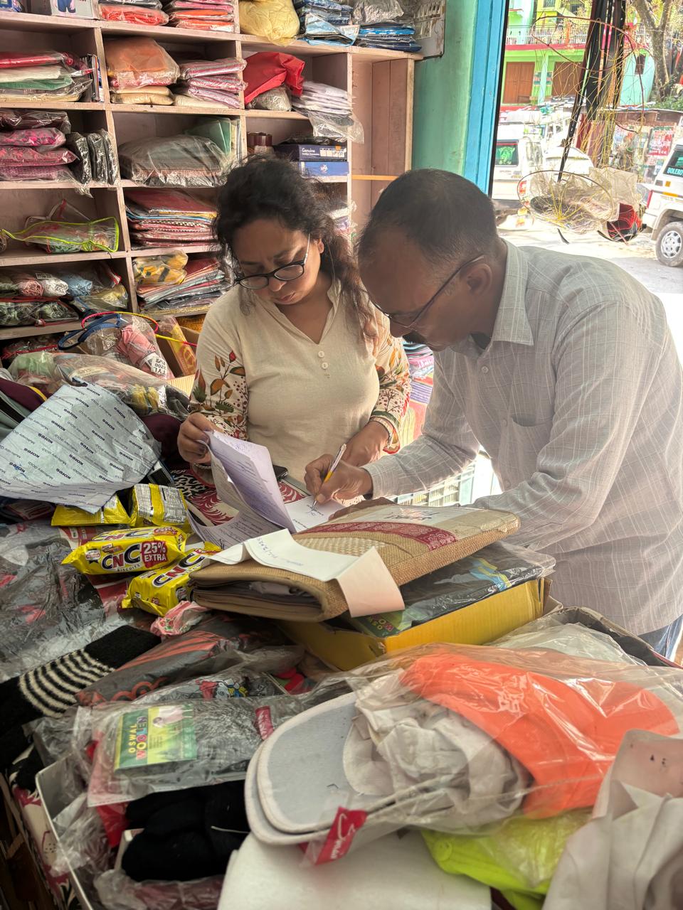 जिलाधिकारी के निर्देशन में दीपावली पर खाद्य सुरक्षा विभाग की सख्ती, मिलावटी खाद्य पदार्थों पर नकेल