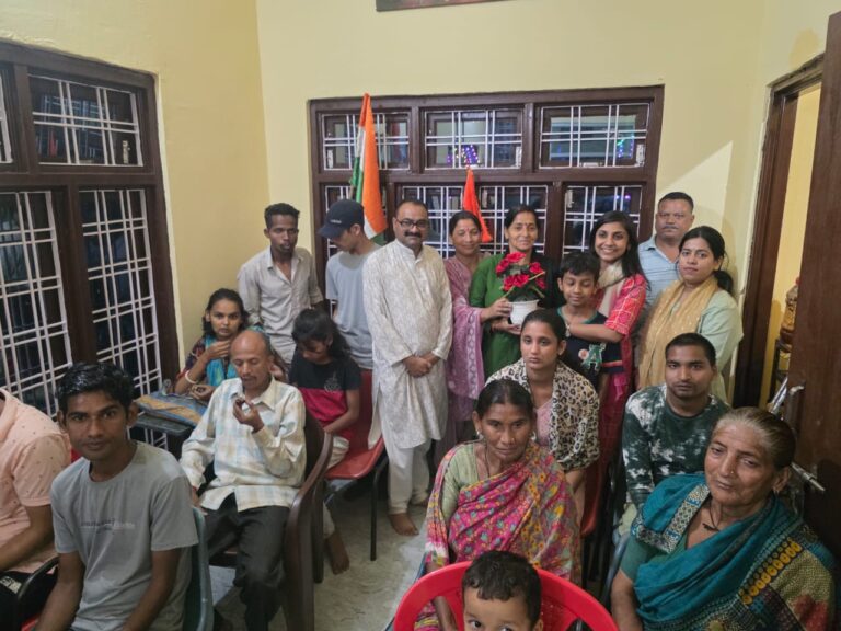 जिलाधिकारी ने दिव्यागजनों को दिया हर संभव सहायता का भरोसा