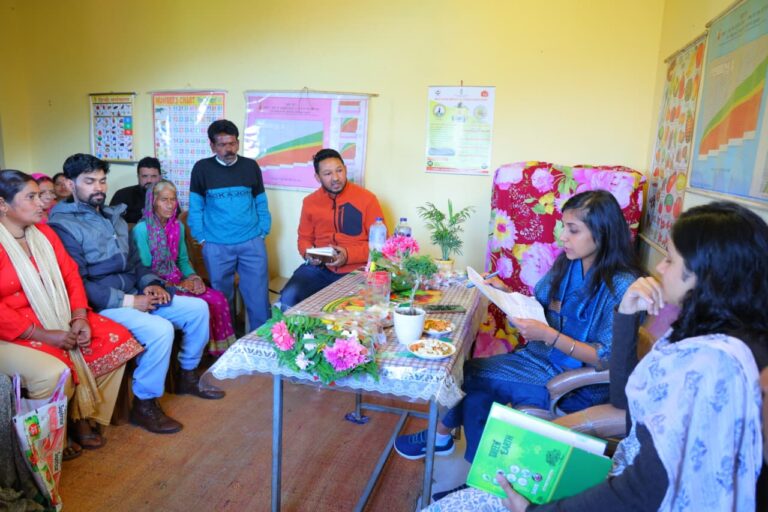 जिलाधिकारी ने चरधार विद्यालय में शिक्षण व्यवस्था, मिड-डे मील और स्वच्छता की स्थिति का लिया जायज़ा