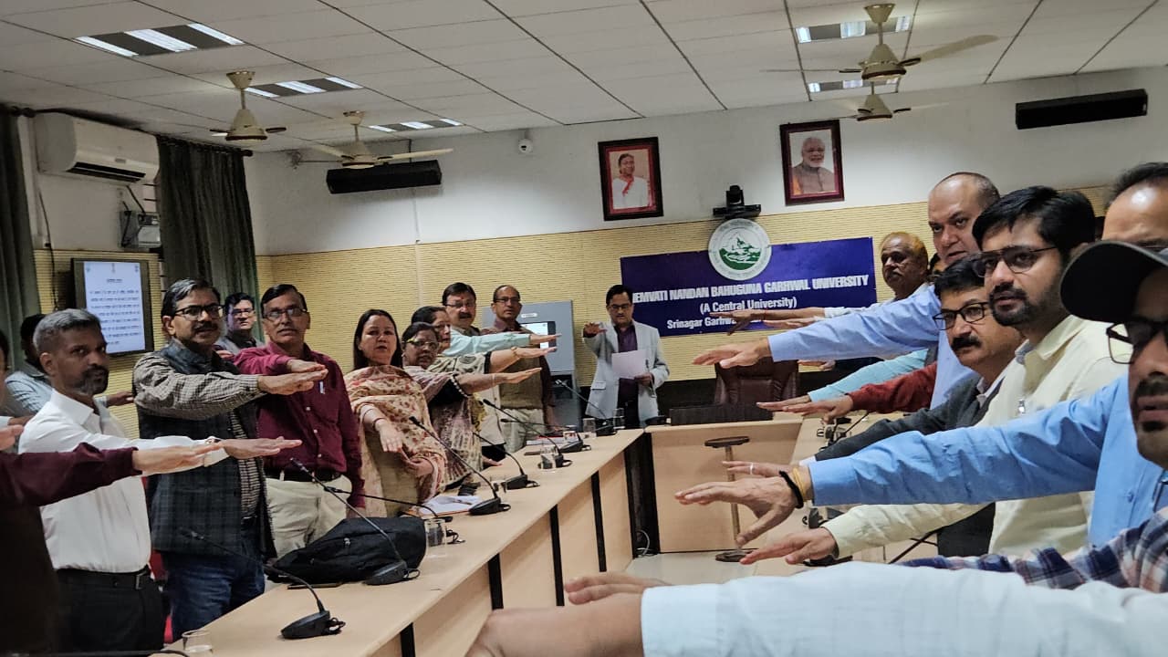 हेमवती नंदन बहुगुणा गढ़वाल विश्वविद्यालय में सतर्कता जागरूकता सप्ताह का शुभारंभ केन्द्रीय सतर्कता आयोग के आह्वान पर 27 अक्टूबर से 2 नवम्बर 2025 तक “सतर्कता जागरूकता सप्ताह” मनाया जा रहा है।