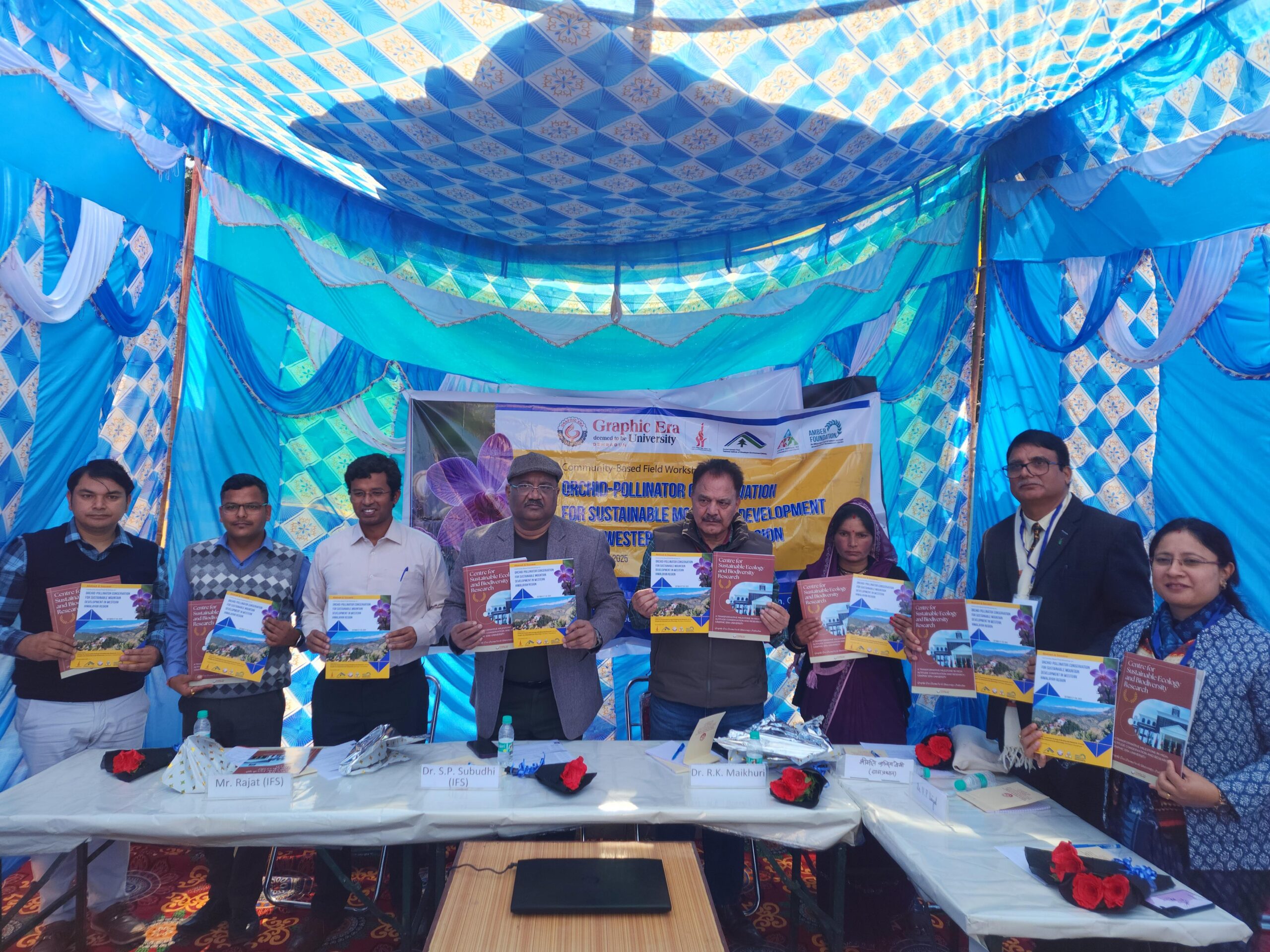 अपनी पहली सामुदायिक सहभागिता गतिविधि में, सतत पारिस्थितिकी और जैव विविधता अनुसंधान केंद्र (सीएसईबीआर), जीईयू ने जैव विज्ञान विभाग के साथ मिलकर 27 और 28 अक्टूबर, 2025 को घिमतोली, रुद्रप्रयाग में पश्चिमी हिमालयी क्षेत्र में सतत पर्वतीय विकास के लिए आर्किड परागण संरक्षण पर दो दिवसीय समुदाय आधारित फील्ड कार्यशाला का आयोजन किया।