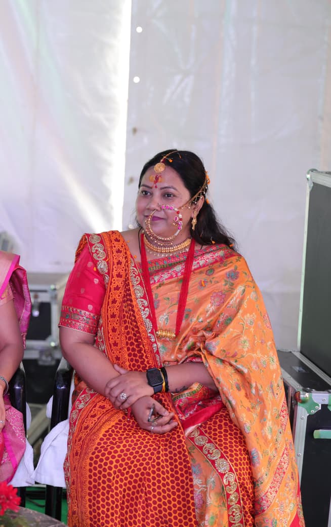 पहाड़ी परिधानों में नज़र आईं मेयर आरती भंडारी