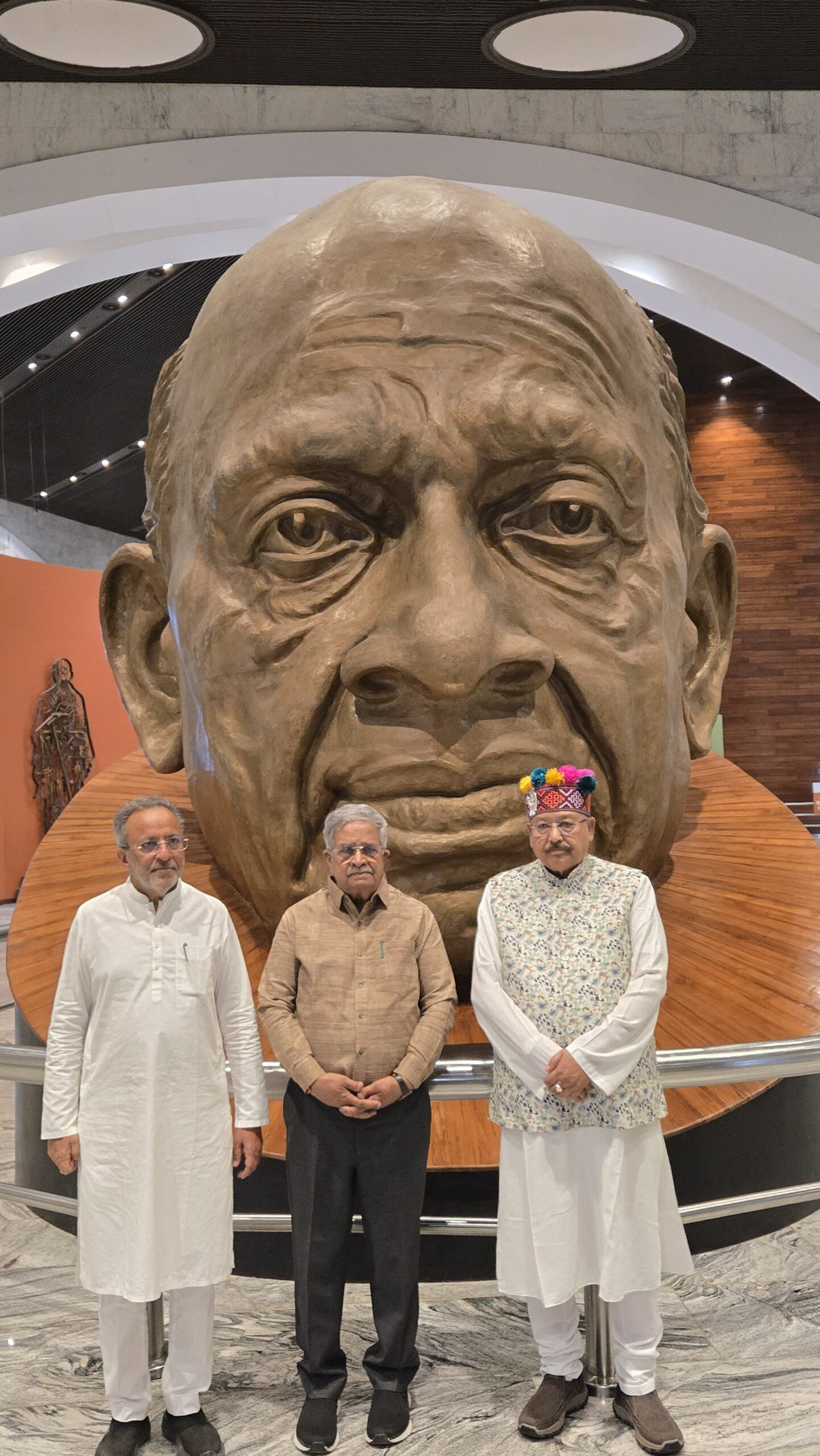 लोक नृत्य एवं गीतों के साथ-साथ उत्तराखण्ड मंडप में गढ़वाली, कुमाऊँनी भोजन का जमकर लुत्फ उठा रहे हैं आगंतुक