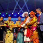 ऐतिहासिक बैकुंठ चतुर्दशी मेले की तीसरी संध्या लोकभाषा और लोकसंस्कृति के रंगों से सराबोर रही।