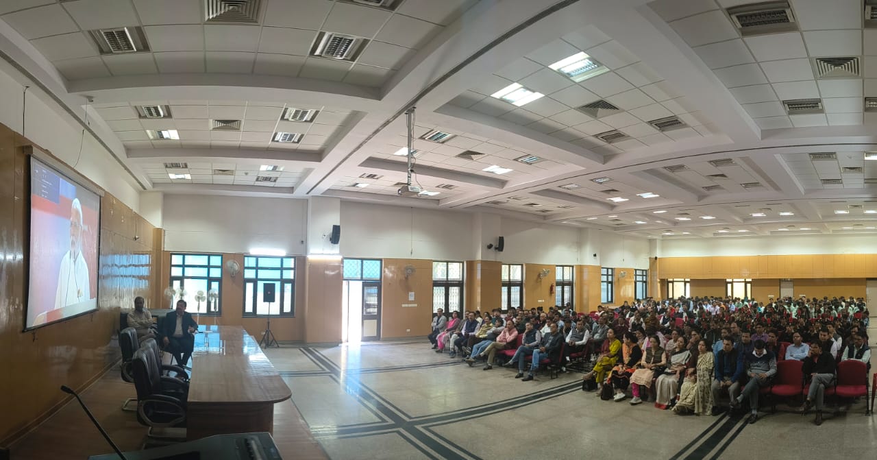 वंदे मातरम” के 150 वर्ष पूरे होने पर विश्वविद्यालय में सामूहिक गायन एवं प्रधानमंत्री का लाइव कार्यक्रम